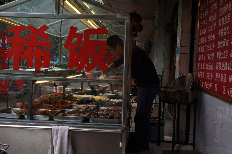 "苍蝇"馆子<br />