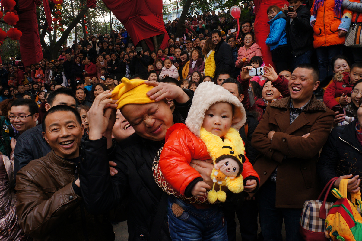 你拉我拉帮忙拉,广汉保保很吃香