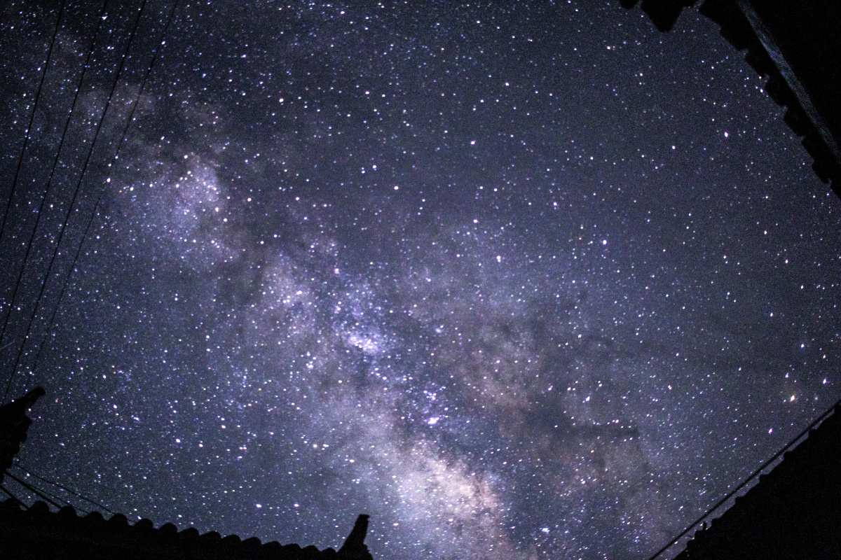 拍摄于5月的泸沽湖,凌晨2点起床,抬头就看到银河,星空太美了.