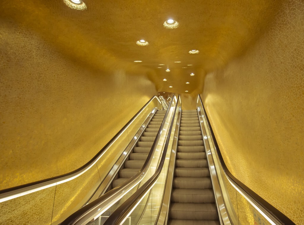 金色扶梯