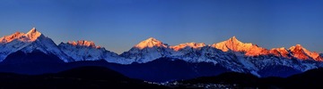 日照金山