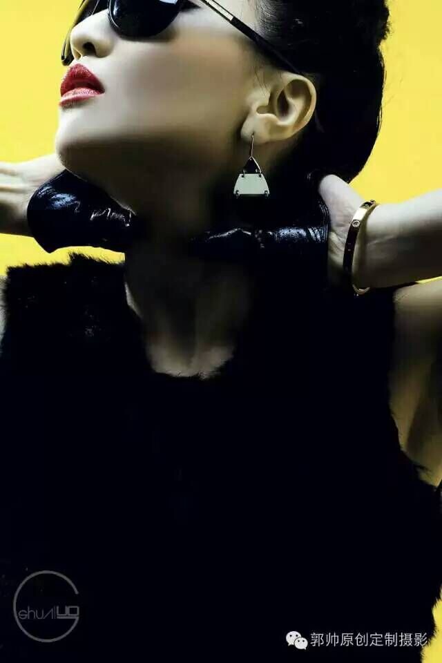 是不是每个女孩子都想过要穿不同风格的衣服，拍不同风格照片。我们某个客人做到了。太百变了。<br />
