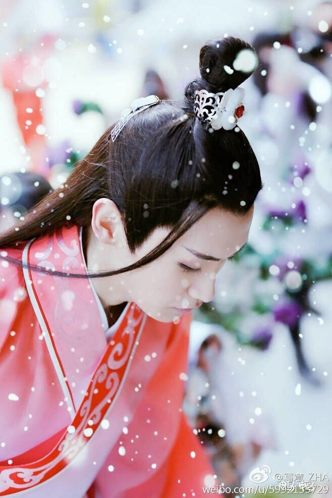 初见一袭红衣查杰