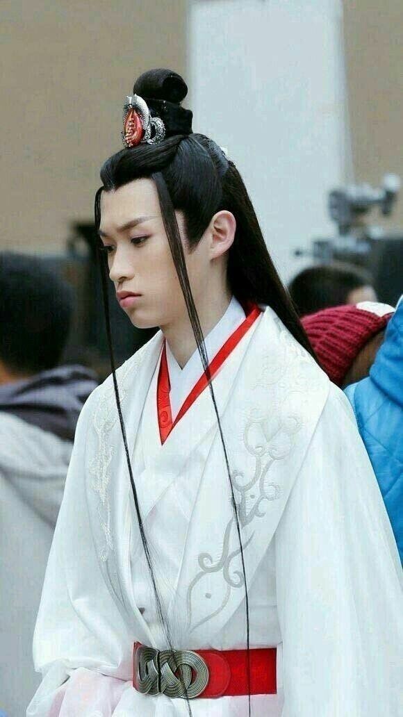 初见一袭红衣查杰