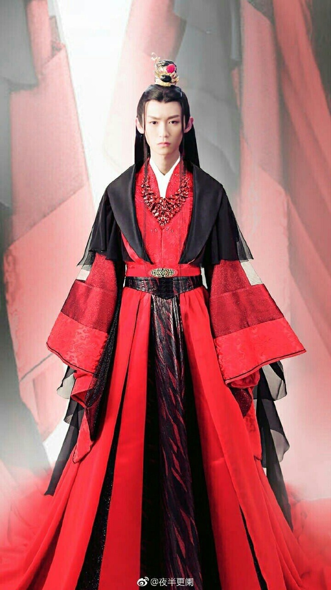 初见一袭红衣查杰