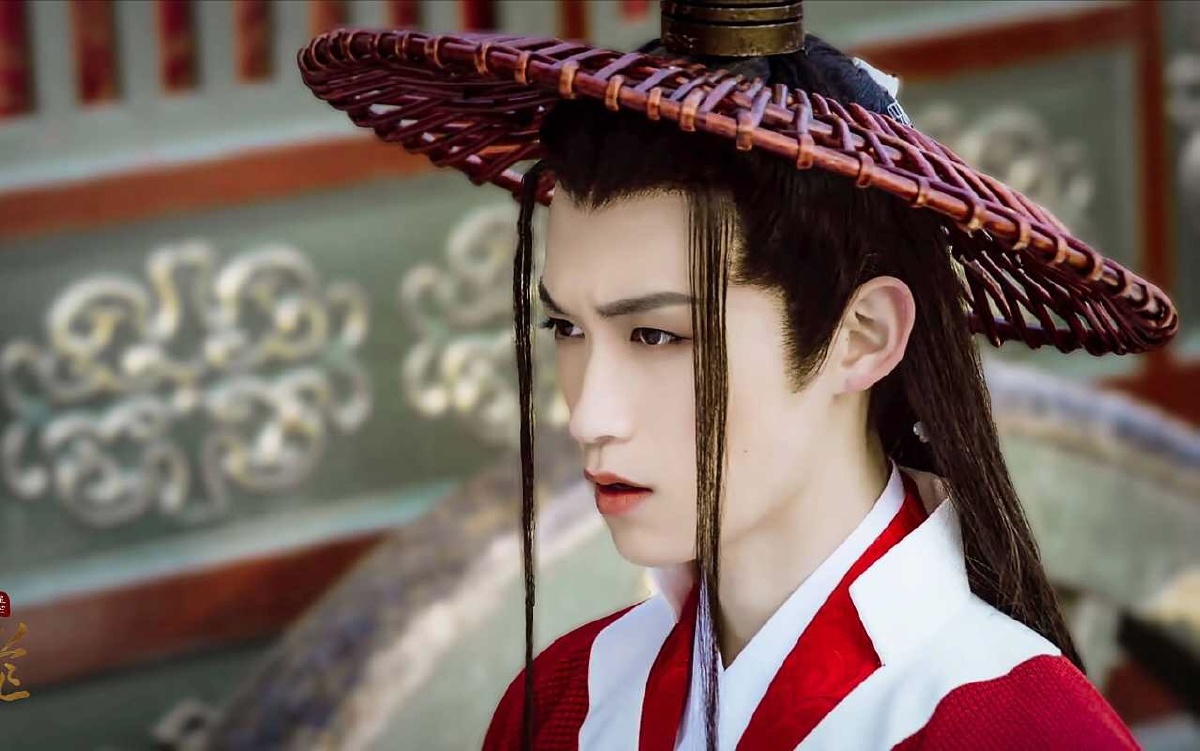 初见一袭红衣查杰