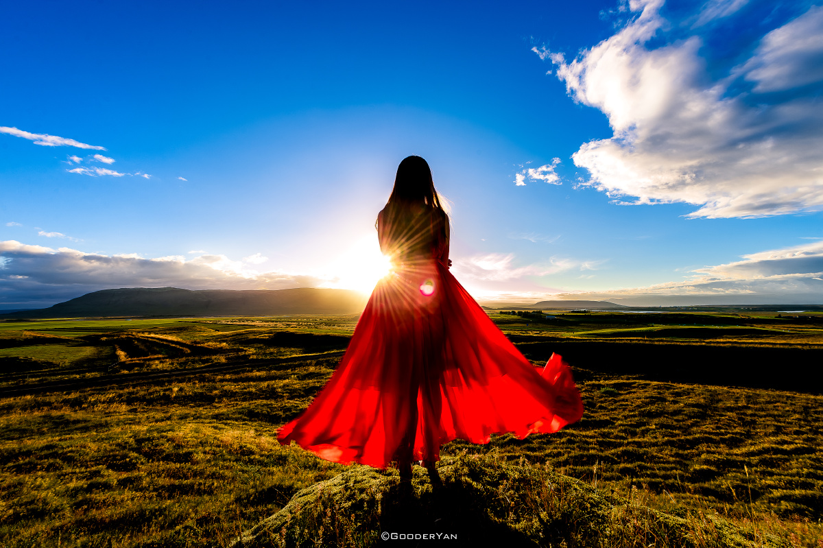 夕阳下的裙摆飞扬