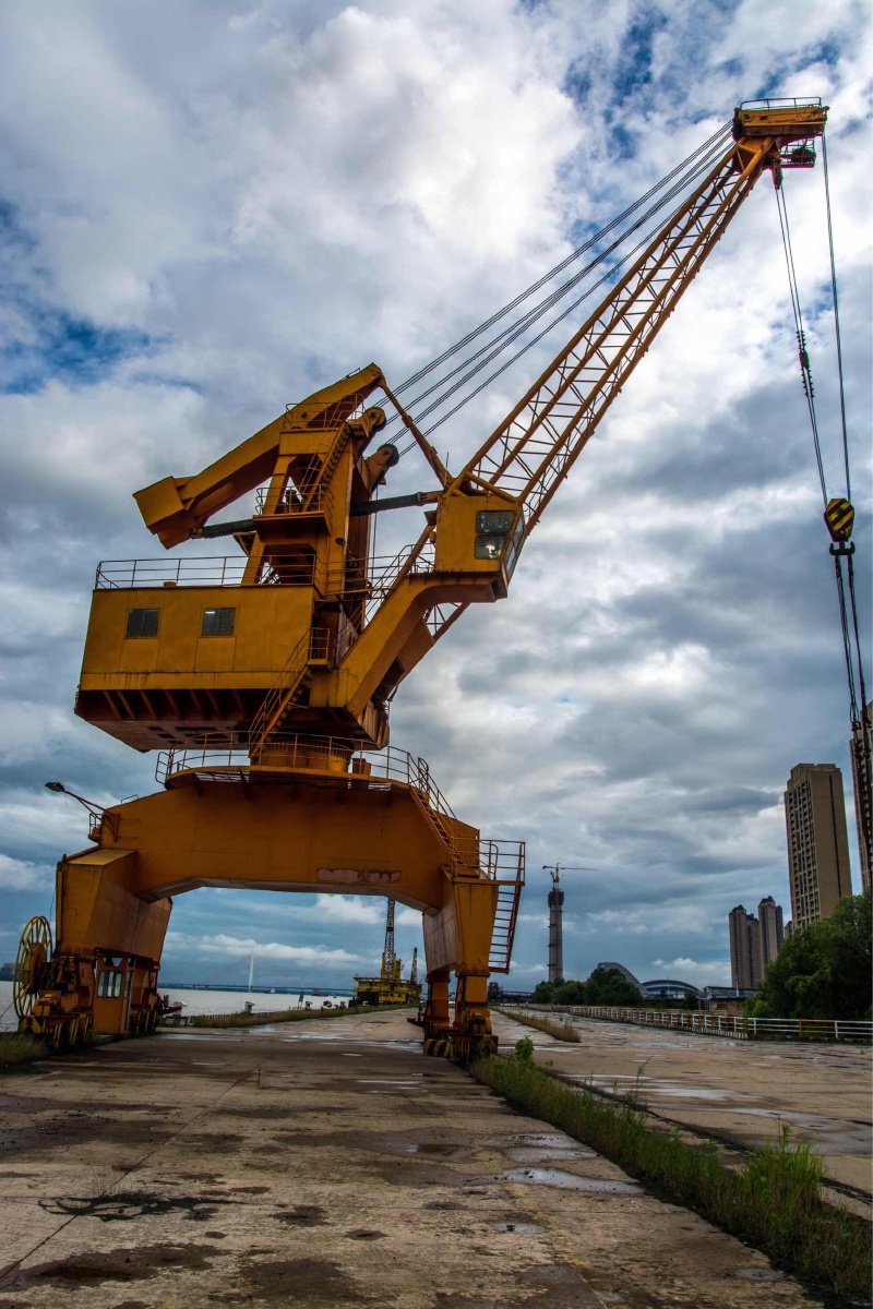 杨泗港最后一台桥吊