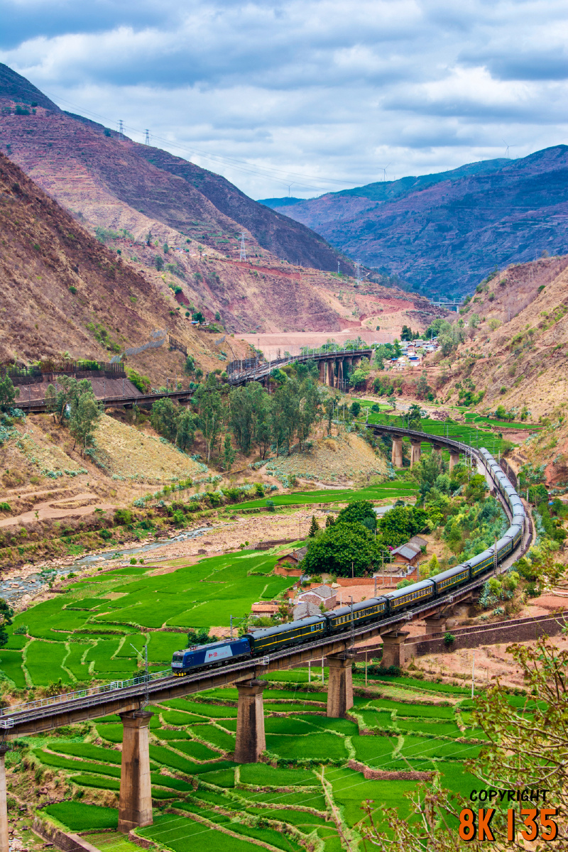 k114次驶出巴格勒展线