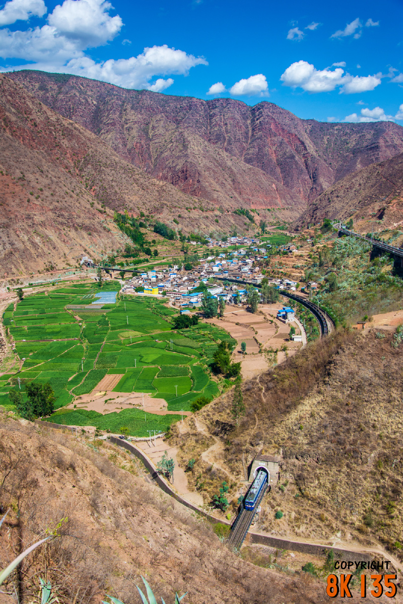 ss3b货列下行通过六渡河展线