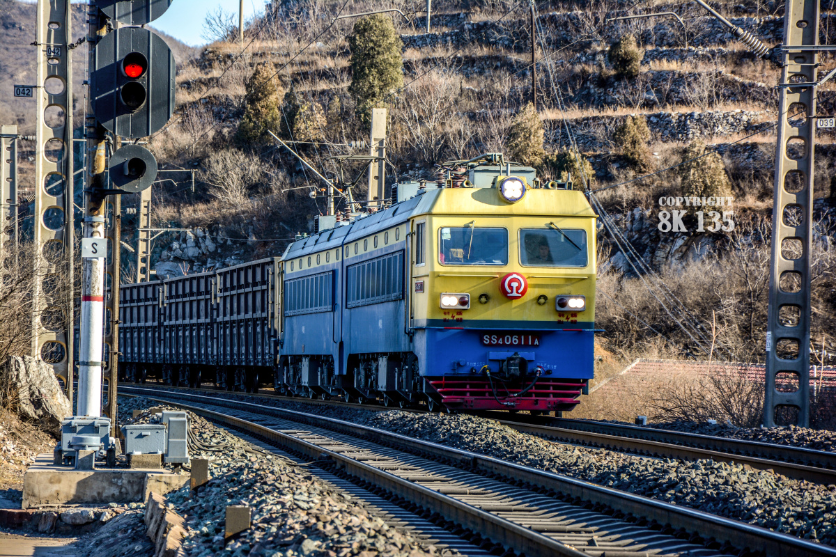 涧站z283次(杭州-包头)下行通过斜河涧站京津冀快运上行接近斜河涧站