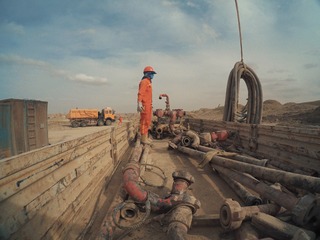 377463