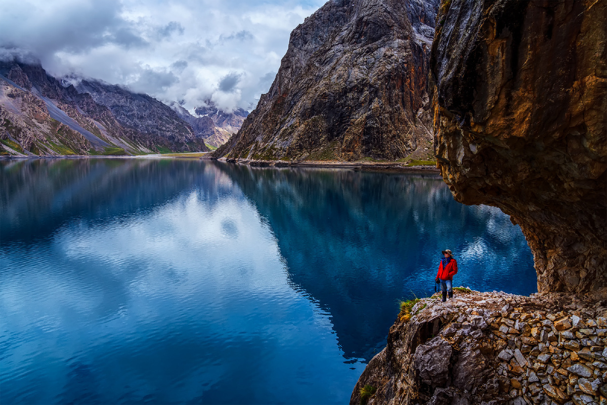 勇闯天堂湖老虎口忘了把马牵着了马儿也不愿在悬崖峭壁上多呆跑了