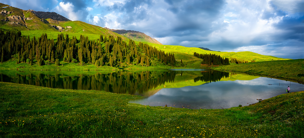 仙女湖地处天山山脉的仙女湖紧靠百里画廊景区但是却是游人稀少上山