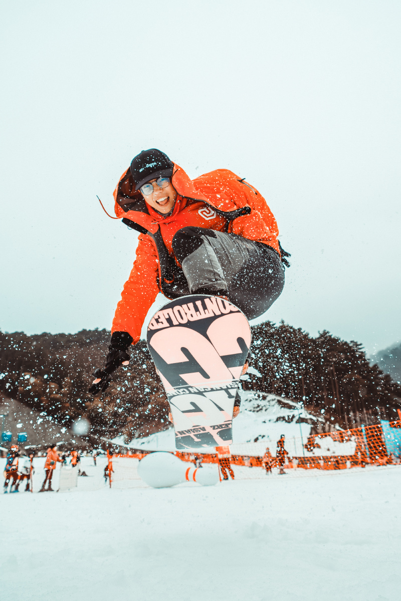 滑雪少年