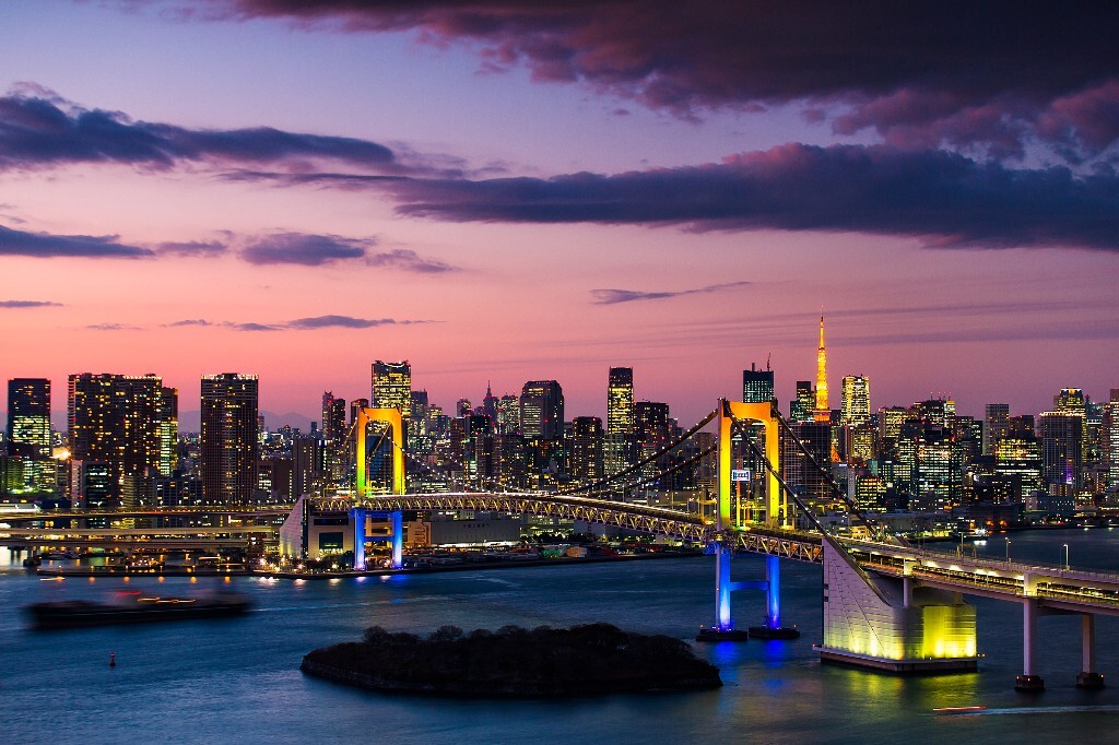 十二月,东京,美丽的东京湾夜景,这是一个永不沉睡的都市。