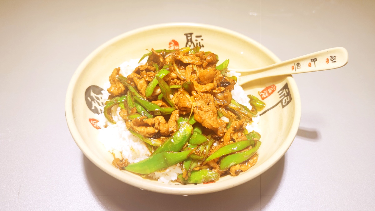 辣椒炒肉盖饭