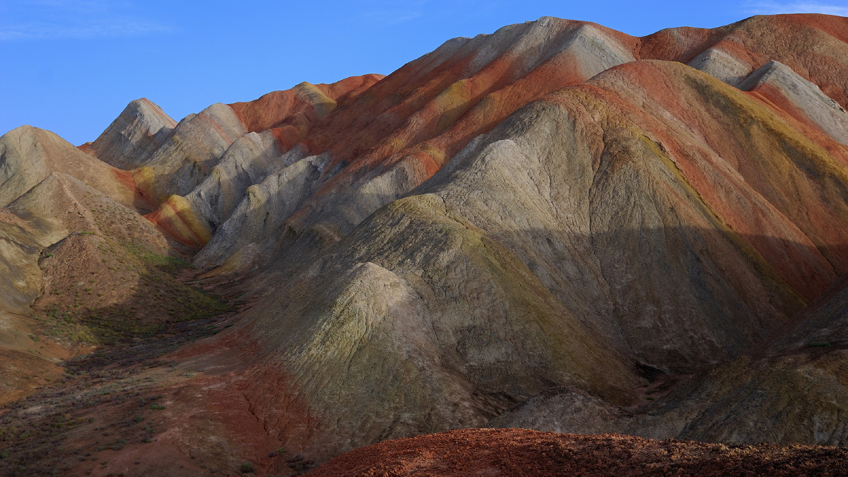 张掖丹霞地貌在方圆一百平方山地丘陵地带,有造型奇特,色彩斑斓,气势