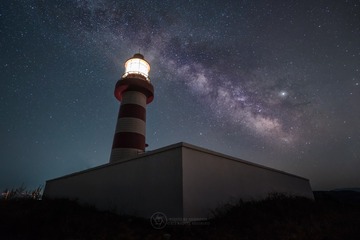 星空下的灯塔