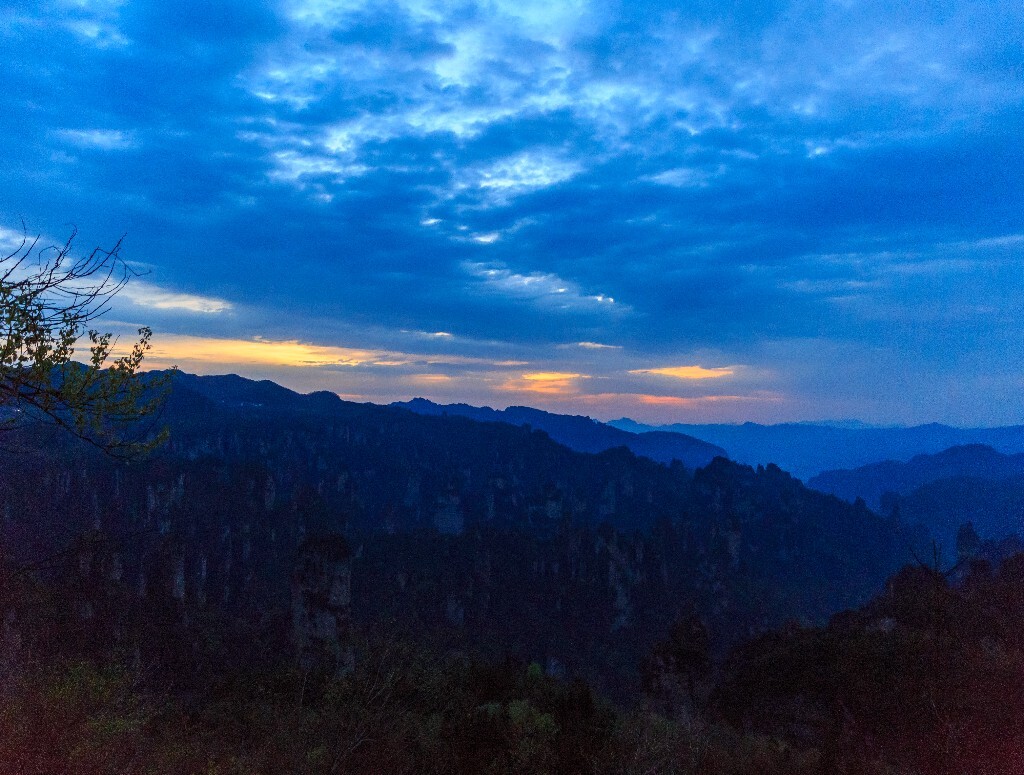 4月,一起在张家界看日出。