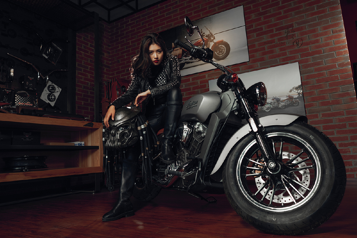 哈雷机车女孩小蓉