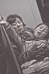 一边挣扎一边嚎.jpg