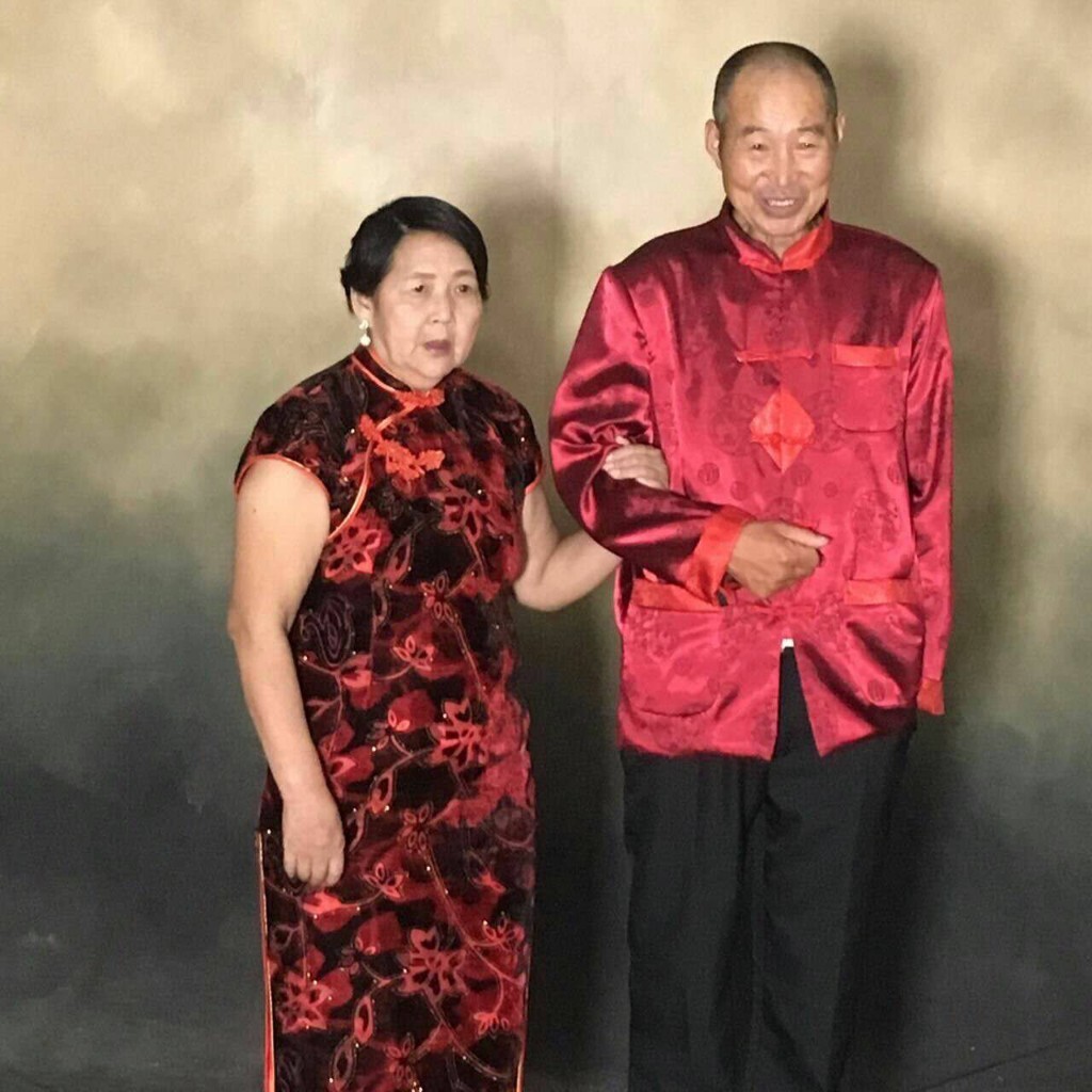 俩人第一次正儿八经的一次合照 怕是结婚也没有过吧