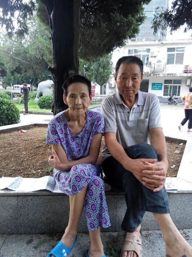 2014这年 妈妈被迫住了院 那时您65斤 我还能如风一般的抱起您