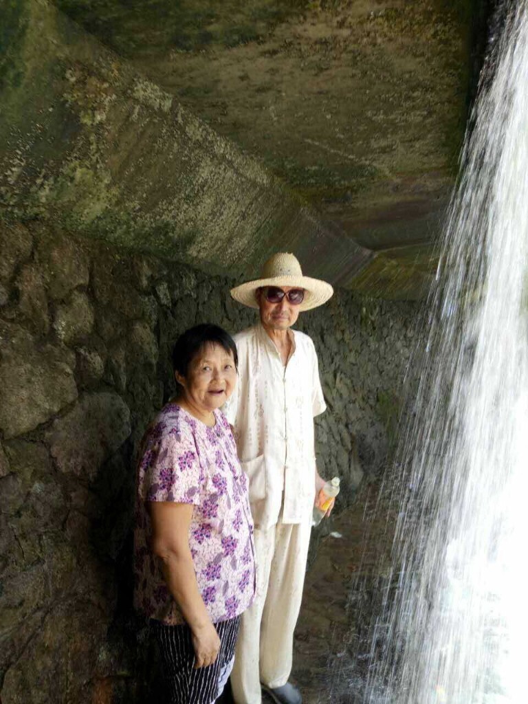 亲爱的 你们已经六十好几的人了 愿剩下的光景里 健健康康的度过 