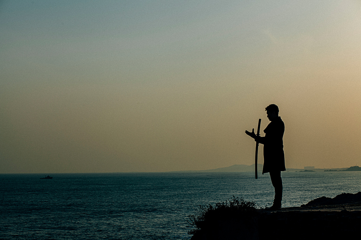 越是穿鞋的刀客越知道,耍刀是个夕阳产业.