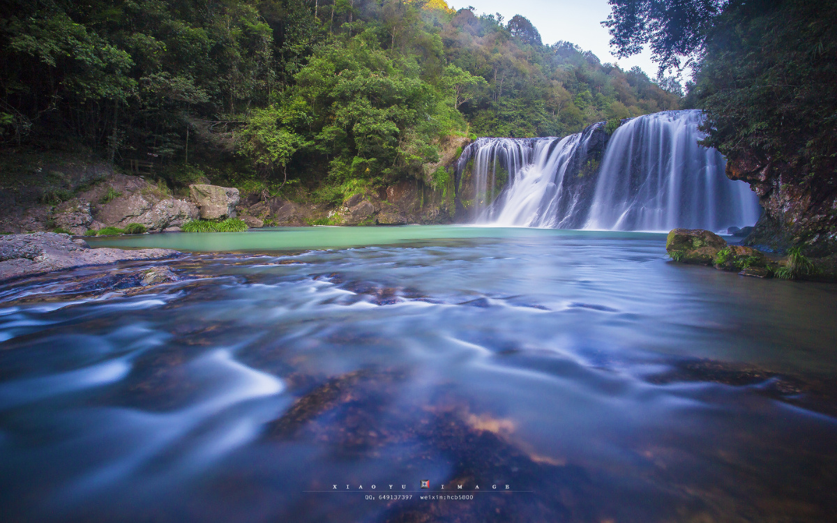 树海瀑布位于福建漳州南靖船场镇下山村境内,宽45米,高21米,气势壮观