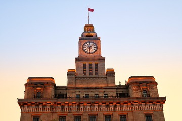 184087