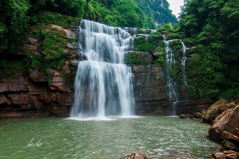 雅安高叠洞瀑布