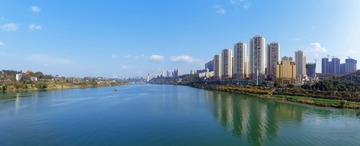 嘉陵江畔一江山水