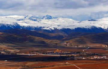 雪山下的惠远寺