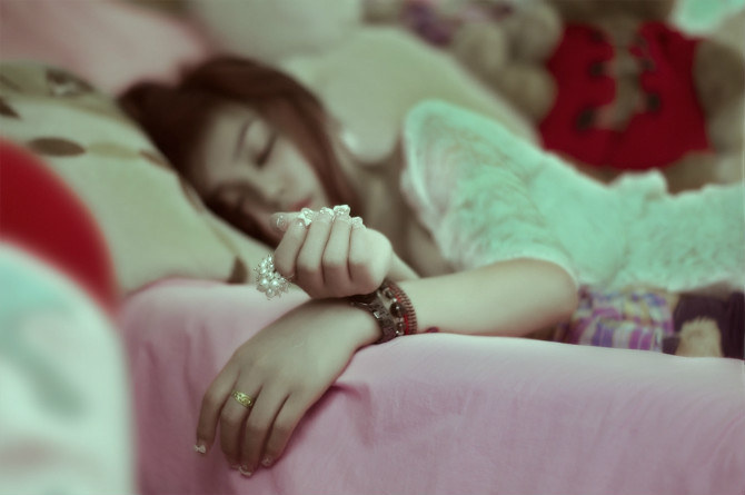 睡梦 br /> 睡梦中的女孩特别吸引人!