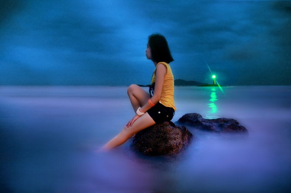 沙扒湾<br />
牺牲最大的一次拍摄，镜头被大海的水汽打湿，脚架不是很稳，汹涌的海水冲来担惊受怕的，第二天打开包包一看，镜头相机表面布满水珠，OH SHIT！