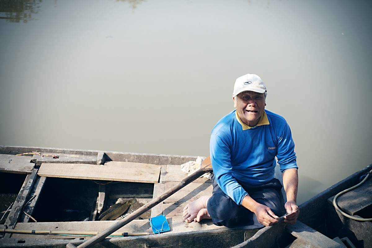 给老人们送照片