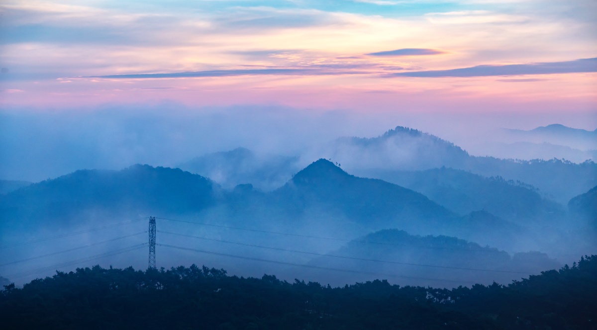 诗和远方2021年6月摄于福建省福州市晋安区古岭过仑村云蒸霞蔚仿佛是