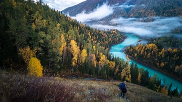 喀纳斯月亮湾秋景