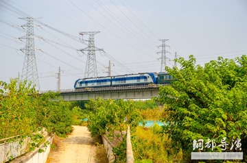 351895