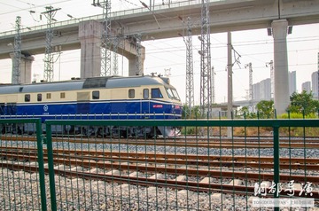 351903