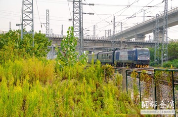 351900