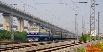 351892