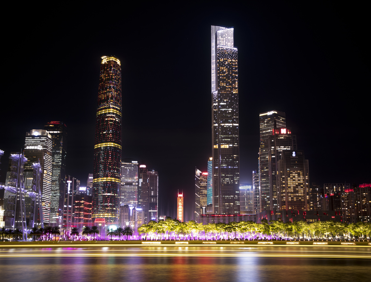 夜晚的广州珠江新城双塔