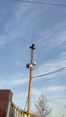 568718