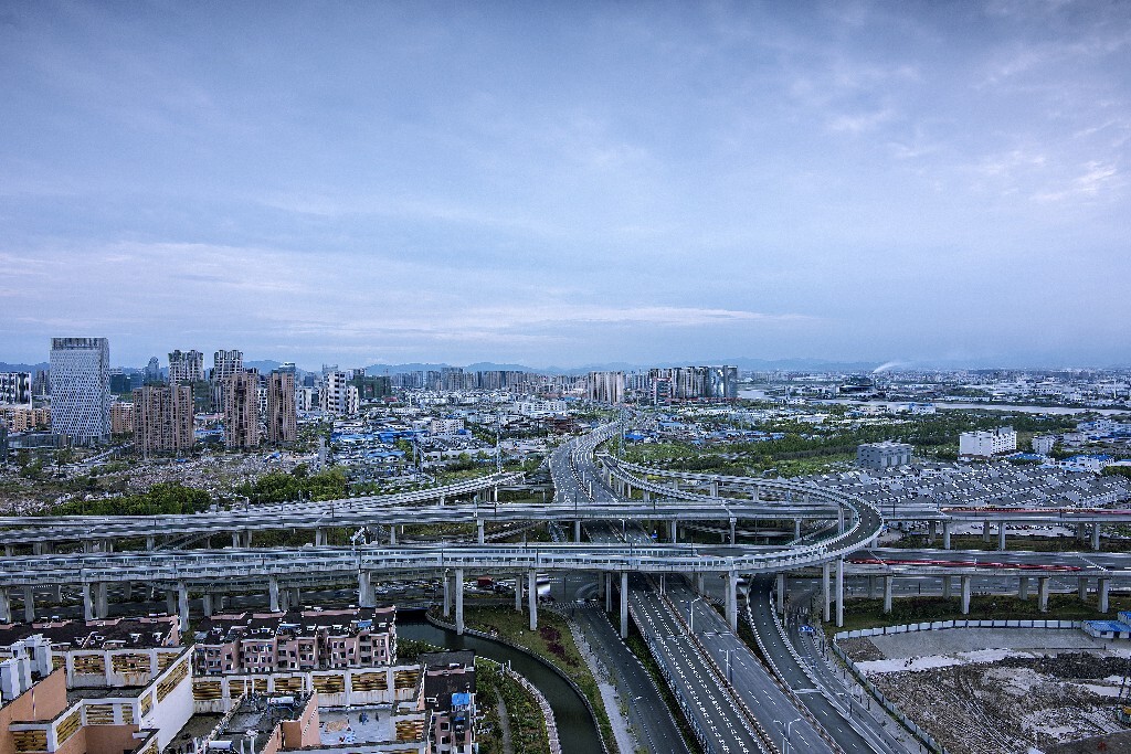 在这个没什么风景的城市，爬楼也许是摄友们唯一的乐趣