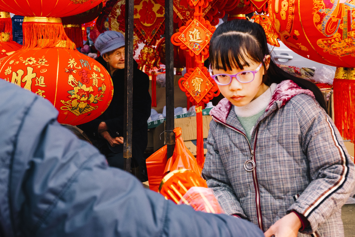 腊月二十七乡镇买灯笼