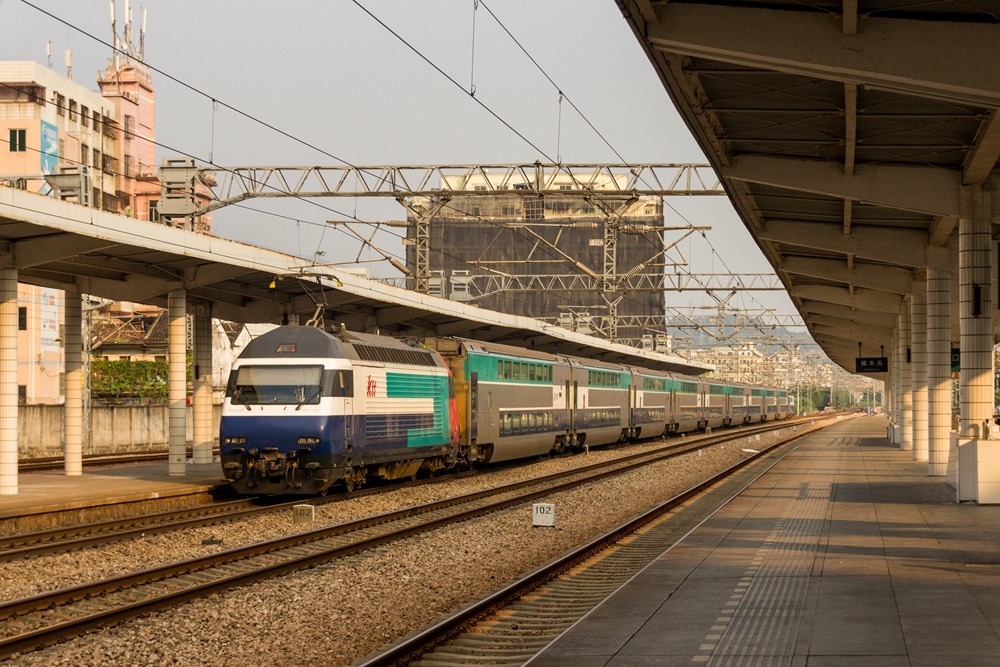 广深线上的港铁ktt