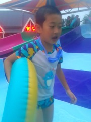 427857